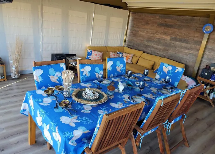 Sea View Luxury Penthouse דירה *