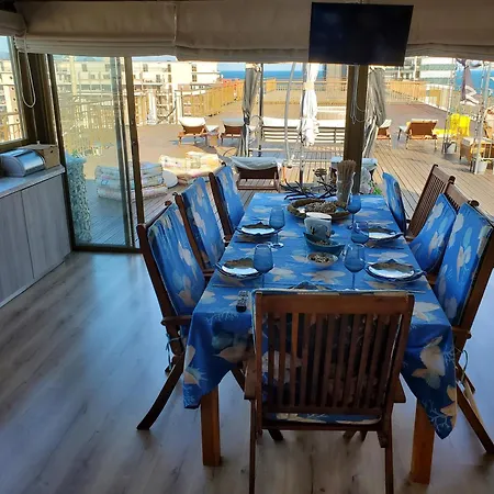 Sea View Luxury Penthouse Апартамент